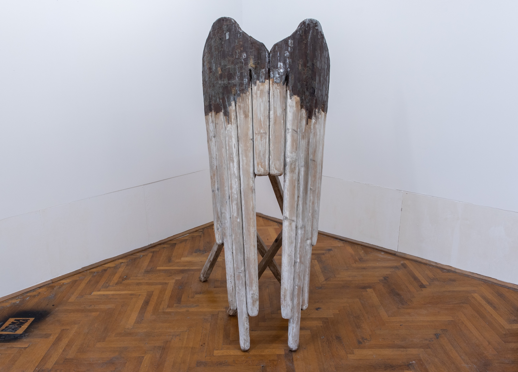 Ionela Mihaela Cîmpeanu: Wings, 2005, “Chronic Desire” Timișoara installation view 2023 - Photo @Catalin Batranu